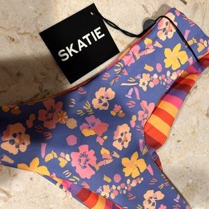 Skatie top and bottom size s top and xs bottom